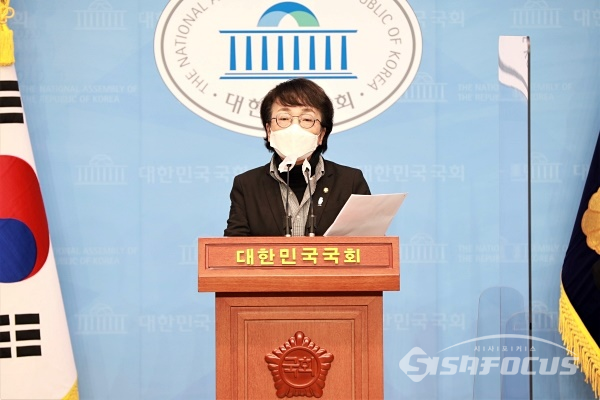 김진애 의원이 기자회견을 하고 있다. [사진 / 오훈 기자]