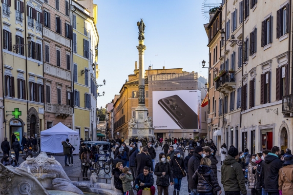 이탈리아 로마 스페인 광장에 설치된 '갤럭시 S21' 옥외 광고 모습. ⓒ삼성전자