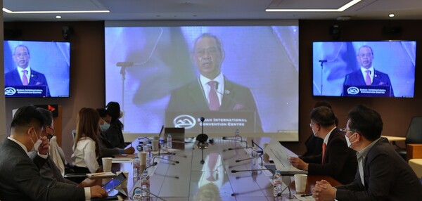 무히딘 야신 말레이시아 총리가 SKC·SK넥실리스-말레이시아 코타기타발루시 KKIP공단 부지 임대 MOU에서 연설을 하고 있다. ⓒSKC
