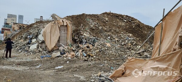 9일 붕괴된 광주 학동의 현장의 처참한 모습 (사진 / 박영용 기자)