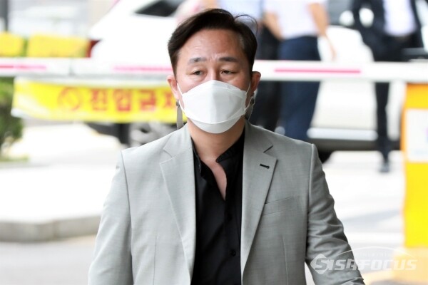 표창원 더불어민주당 전 의원이 출석하고 있다. [사진 / 오훈 기자]