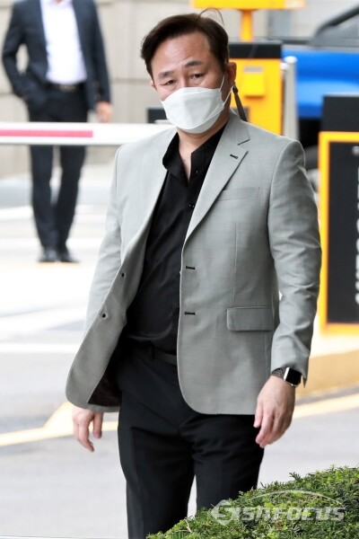 표창원 더불어민주당 전 의원이 출석하고 있다. [사진 / 오훈 기자]