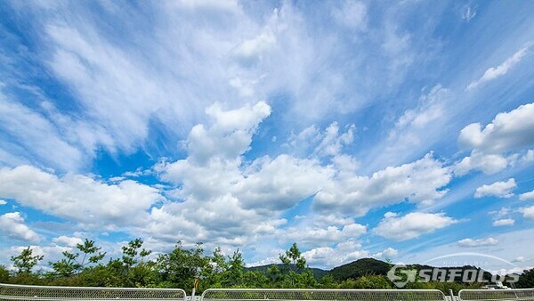김포시  문수산 하늘......사진/유우상 기자