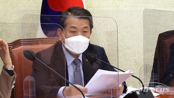 더불어민주당 김병주 원내부대표가 11일 서울 여의도 국회에서 열린 정책조정회의서 발언하고 있다.