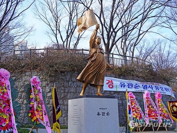 서대문 독립공원에서 유관순 열사의 동상 제막을 하고 있다.  사진/ 유우상 기자