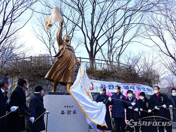 서대문 독립공원에서 유관순 열사의 동상 제막을 하고 있다.  사진/ 유우상 기자