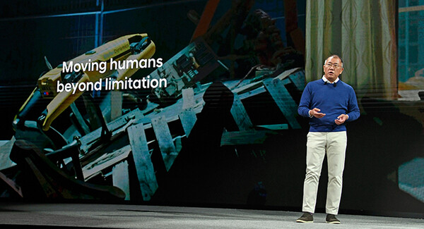 정의선 회장이 현대차의 로보틱스 비전을 발표하고있다 / ⓒ현대차 제공