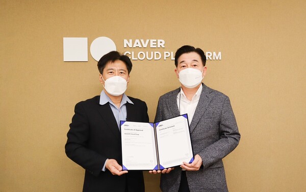 네이버클라우드 유우영 글로벌 IT센터 컴플라이언스 담당(왼쪽)과 네이버클라우드 김태창 사업총괄 전무. ⓒ네이버클라우드