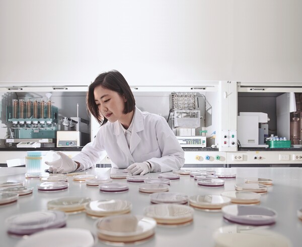 롯데헬스케어는 롯데중앙연구소 등 그룹사들과 협업을 통해 건강기능식품 개발에 나선다 ⓒ롯데