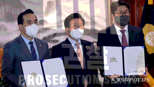 더불어민주당이 26일 박병석 국회의장이 내놓은 '검수완박법 중재안'에 대해 강행 처리할 것을 예고했다. 시사포커스DB