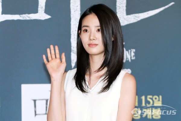 배우 신시아가 포토타임을 가지고 있다. [사진 / 오훈 기자]