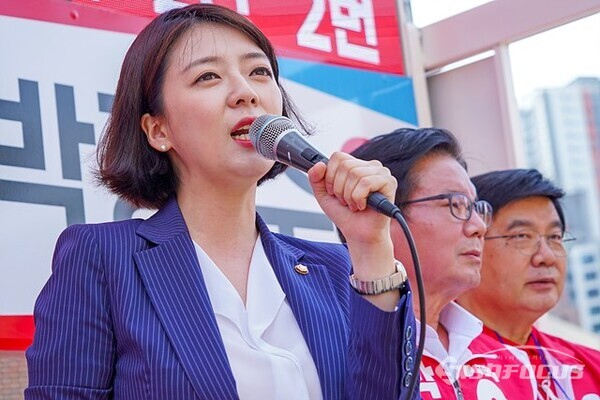 배현진 의원이 박강수 국민의힘 마포구청장후보 지지를 호소하고있다.  사진/유우상 기자