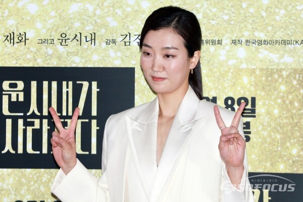 배우 이주영이 포토타임을 갖고 있다. [사진 / 오훈 기자]