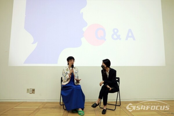 26일 오후 세종미술관에서 '올림피아 자그놀리 특별전 : Life is Color'의 기자간담회가 열리고 있다. [사진 /오훈 기자]