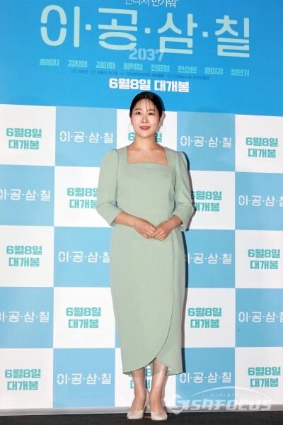 배우 김지영이 포토타임을 가지고 있다. [사진 / 오훈 기자]