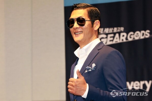 박준형이 포토타임을 가지고 있다. [사진 / 오훈 기자]