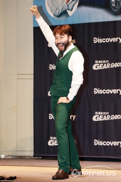 노홍철이 포토타임을 가지고 있다. [사진 / 오훈 기자]