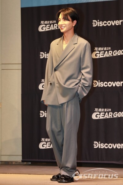 이특이 포토타임을 가지고 있다. [사진 / 오훈 기자]