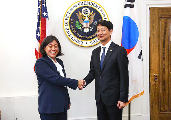 안덕근 산업통상자원부 통상교섭본부장(우) 캐서린 타이(Katherine Tai) USTR 대표 ⓒ산업부