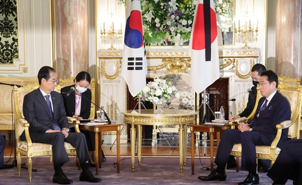 한덕수 국무총리가 28일 오전 일본 도쿄 아카사카 영빈관에서 기시다 후미오 일본 총리와 면담을 하고 있다. ⓒ뉴시스