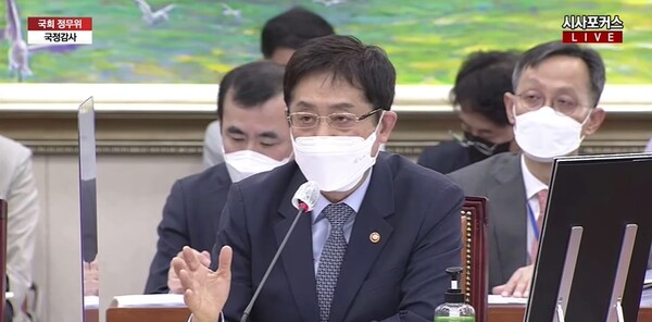 김주현 금융위원장이 6일 오전 서울 여의도 국회에서 열린 정무위원회 국정감사에서 의원들의 질의에 답하고 있다. ⓒ시사포커스TV