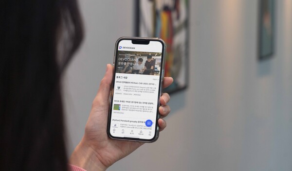 SK텔레콤이 SK ICT패밀리 소속 개발 전문가들과 외부 개발 인재간 소통을 위해 만든 개발자 커뮤니티 '데보션(DEVOCEAN)' 앱 버전을 출시했다. ⓒSK텔레콤