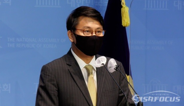 윤상현 국민의힘 의원이 같은당 김기현 의원의 여성 '군사기본교육' 추진 제안에 비현실적 제안이라고 비판했다.ⓒ시사포커스DB