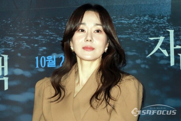 배우 김윤진이 인사말을 하고 있다.(1) [사진 / 오훈 기자]