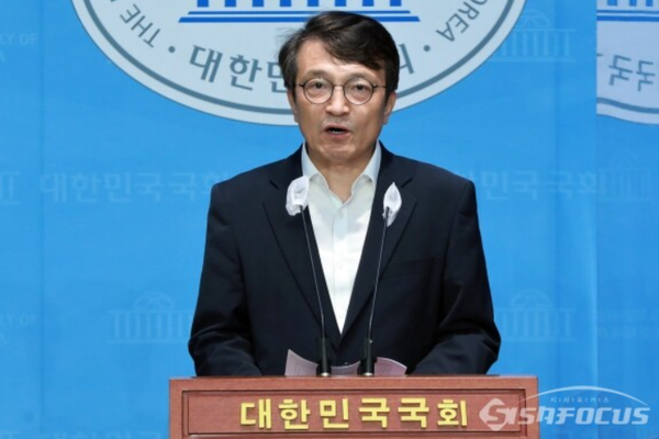 김의겸 더불어민주당 의원이 25일 '사실이냐'고 물은 것에 법적 책임을 지우겠다면 피하지 않겠다"며 "저도 당당하게 맞서 싸우겠다"고 밝혔다.ⓒ시사포커스DB