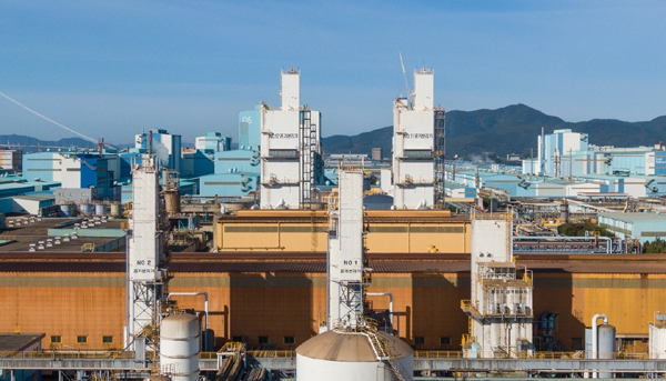 포스코 광양제철소 산소공장의 대형 공기분리장치 전경 / ⓒ포스코