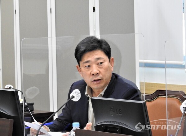 28일 박용선 위원이 경북도의회 기획경제위원회 제336회 제1차 위원회에서 질문을 하고 있다. 사진/김영삼 기자