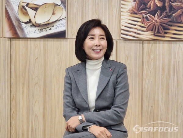 7일 대구 중구 내 한방의료체험타운 6층 세미나실에서 청년 33인이 초청한 나경원 대통령직속 저출산고령사회위원회 부위원장 겸 외교부 기후환경대사의 '인구와 기후, 대한민국의 미래'라는 발제로 토크콘서트를 열었다.사진/김진성 기자