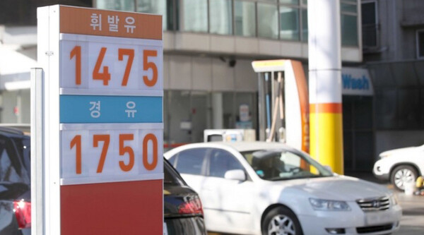 한국석유공사에 따르면 전국 휘발유는 15주, 경유는 5주 연속 하락세다 / ⓒ뉴시스DB