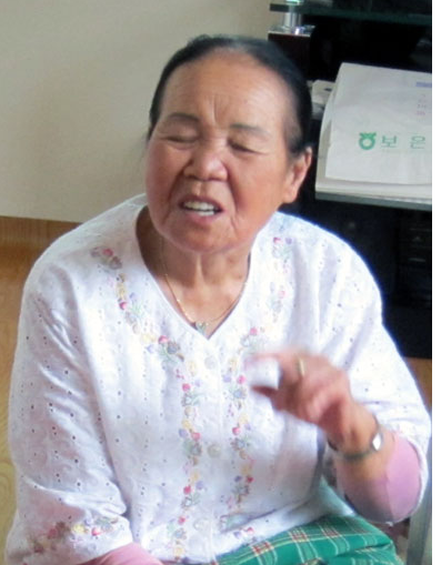 2011년 국민포장을 받는다는 소식을 듣고 언론에 인터뷰한 이옥선 할머니의 모습 (사진 / 보은사람들 제공)