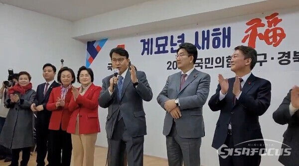 경북 국회의원 지자체장, 주요당직자, 당원 등 200여명과 권성동·안철수·윤상현의원, 나경원 전 의원 등 차기 전당대회 출마가 점쳐지는 인사들이 대거 참석해 내년 총선 승리를 다짐했다.사진/김진성 기자