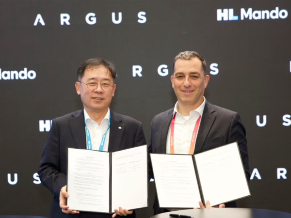 조성현 HL만도 CEO(왼쪽), 로넨 스몰리 아르거스  CEO ⓒHL만도