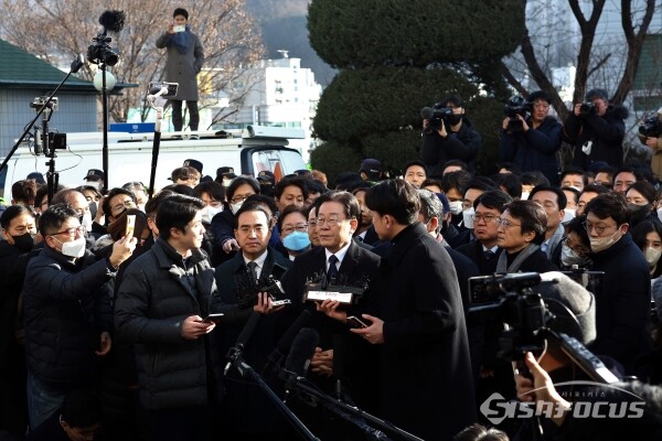 이재명 더불어민주당 대표가 지난 10일 수원지검 성남지청에 출석하고 있는 모습. 사진 / 오훈 기자