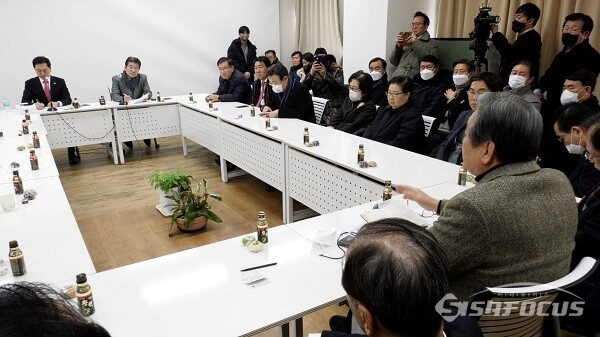 국민의힘 당권주자인 김기현 의원이 26일 오후 서울 마포구에서 열리는 마포포럼 '제65차 더좋은 세상으로 정례 세미나'에 참석했다. 사진 / 권민구 기자