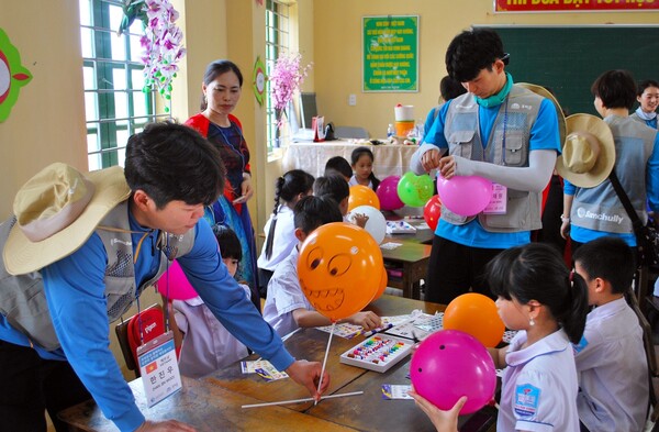 삼천리가 베트남 지역 초등학교에서 `해외봉사`를 펼치고 있다ⓒ삼천리