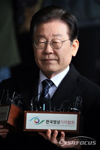 이재명 대표가 서울중앙지검에 출석하고 있다.(2)