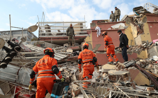 한국 긴급구호대는 모두 8명을 구조한 가운데 11일 오전(현지시각) 튀르키예 하타이주 안타키아 일대에서 수색작업을 계속하고 있다. (사진 / 뉴시스)