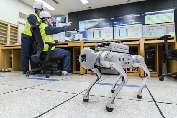 SK텔레콤의 'AI로봇키트'가 부착된 로봇. ⓒSK텔레콤