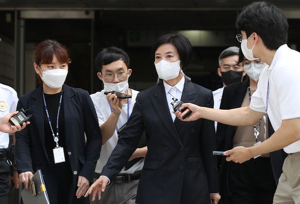 이정근 전 더불어민주당 사무부총장이 지난해 9월 30일 서울중앙지방법원에서 영장실질심사를 마치고 나오는 모습. 사진 / ⓒ뉴시스