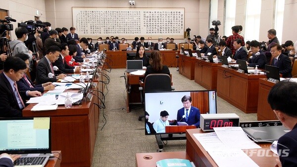 27일 오전 서울 여의도 국회에서 열린 국회 법제사법위원회 전체회의가 열리고 있다. 사진 / 권민구 기자