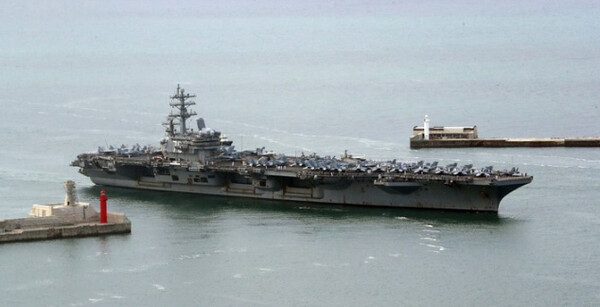 미국 해군의 핵추진 항공모함 '로널드 레이건함'(CVN-76)이 2022년 9월 22일 부산항에 입항할 당시 모습 / ⓒ뉴시스DB
