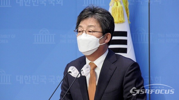유승민 전 의원이 31일 오후 서울 여의도 국회 소통관에서 경기도지사 출마 선언하는 기자회견을 하고 있다. 사진 / 권민구 기자
