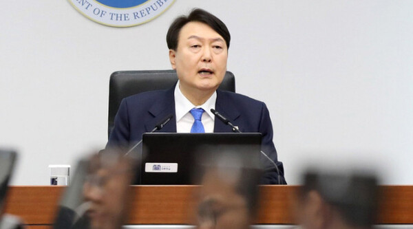 윤석열 대통령이 18일 서울 용산 대통령실 청사에서 열린 국무회의를 주재하고 있다 / ⓒ뉴시스