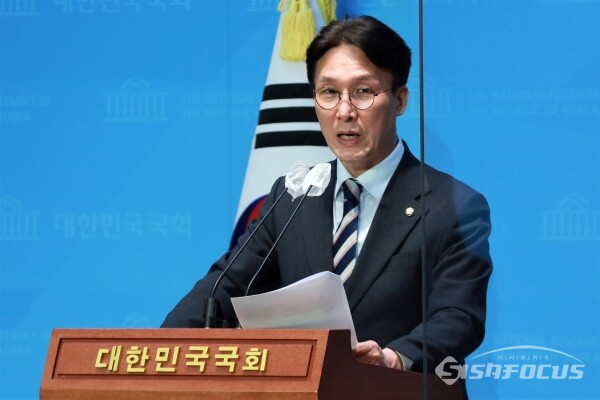 김민석 의원이 기자회견을 하고 있다.(3) [사진 / 오훈 기자]