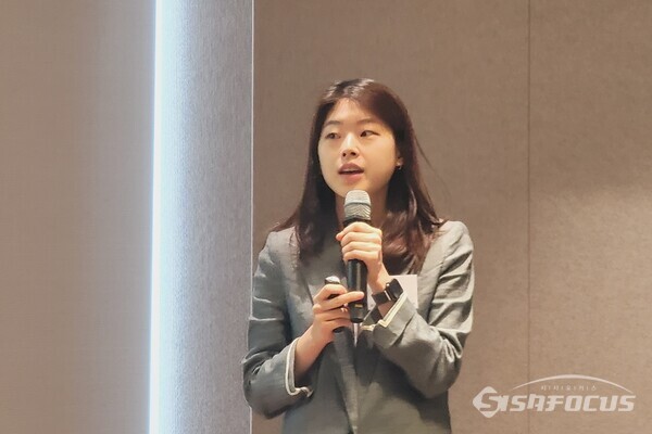 복소현 한국마이크로소프트 모던 워크 테크니컬 스페셜리스트가 '마이크로소프트 365 코파일럿'에 대해 설명하고 있다. [사진 / 임솔 기자]