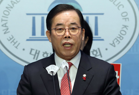 국회 과학기술정보방송통신위원회 여당 간사를 맡고 있는 박성중 국민의힘 의원이 30일 국회 소통관에서 기자회견을 하고 있는 모습. 사진 / ⓒ뉴시스